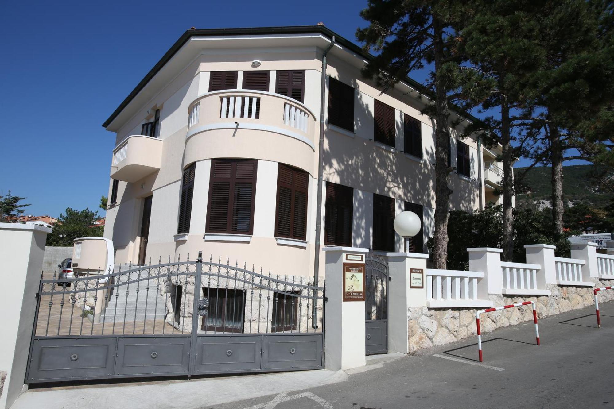 Apartment & Rooms Three Angels Baška Exteriör bild